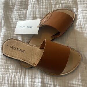 Deux Mains leather sandals